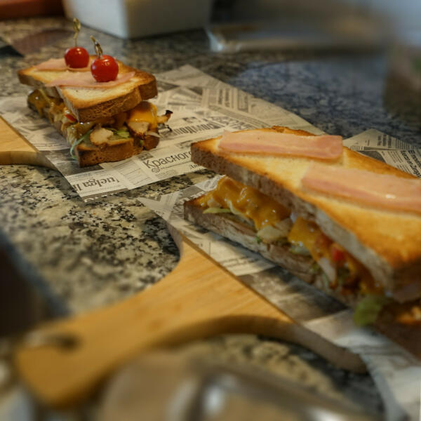 ¿Pizza o sándwich? En Tiki Pizza Benidorm lo difícil es elegir